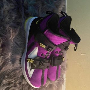 Lebron soldier 13. Size 10. Never put on but has no tag.